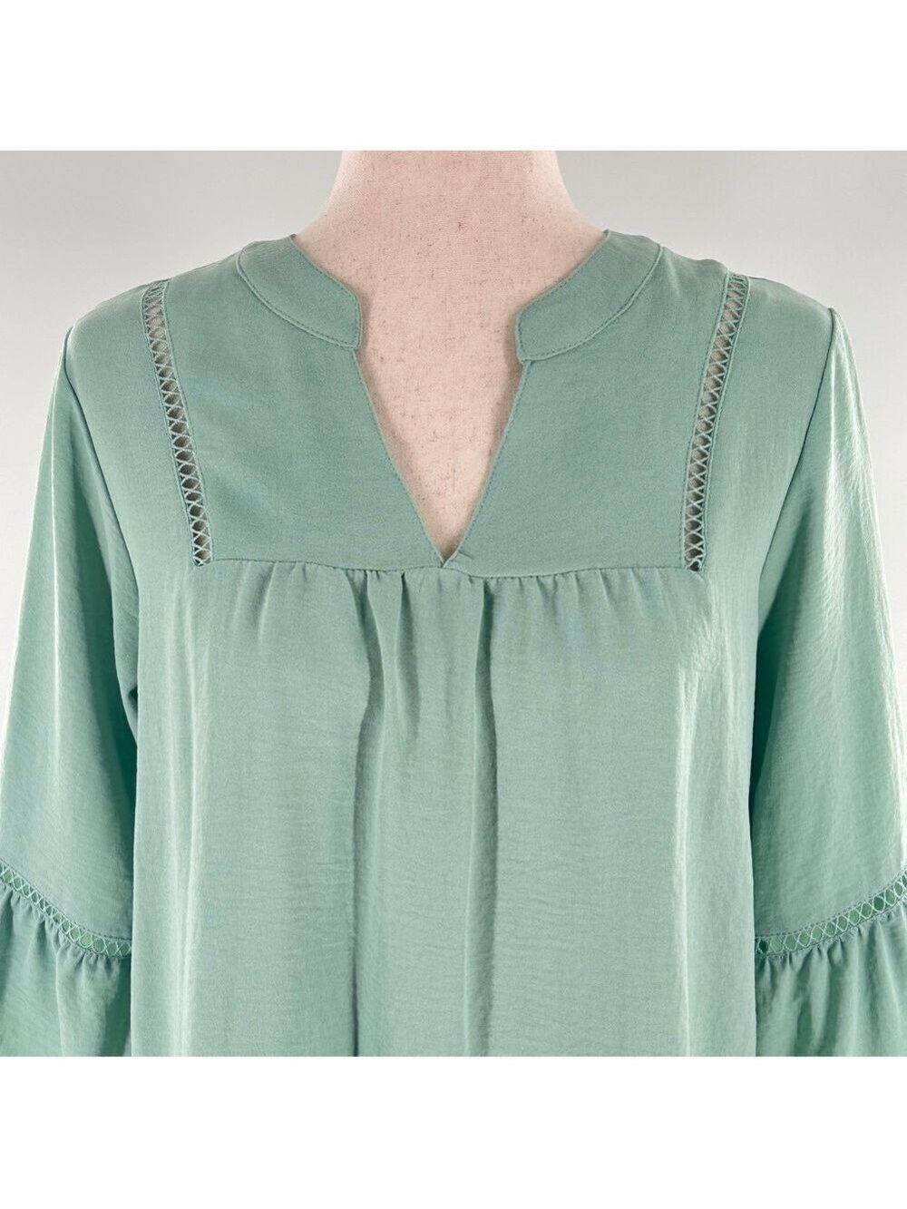 Adreamly Green V Neck Bell Sleeve Tunic Top Medium - Picture 3 of 10